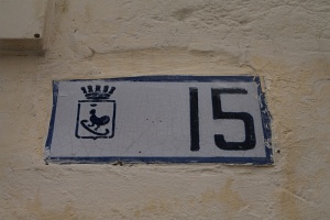 Gallipoli - numero civico con "galletto", simbolo della città
