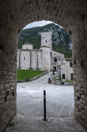 Ancona e dintorni - Genga, Abbazia di San Vittore alle chiuse